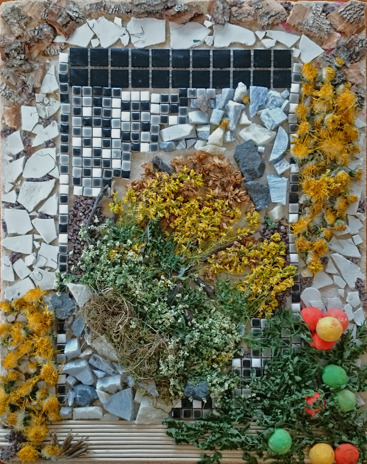 Foto på tavla gjord av blommor, mosaik, bark och trästickor. Foto på tavla gjord av blommor, mosaik, bark och trästickor.