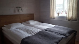Dubbelrum med frukost vid havet i Olofsbo. Bo i rum Näset på Augustas B&B. Ett mysigt B&B nära stranden längs Kattegattleden mellan Falkenberg & Glommen.