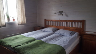 Dubbelrum med frukost vid havet i Olofsbo, Falkenberg. Bo i rum Hansagård på Augustas B&B. Ett mysigt B&B längs Kustvägen mellan Falkenberg & Glommen.