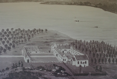 Bosjökloster från norr i början av 1680-talet. Det taklösa huset utefter gårdens västra sida kallades av folket "munkalängan". Efter Burman-Fischers prospektverk.