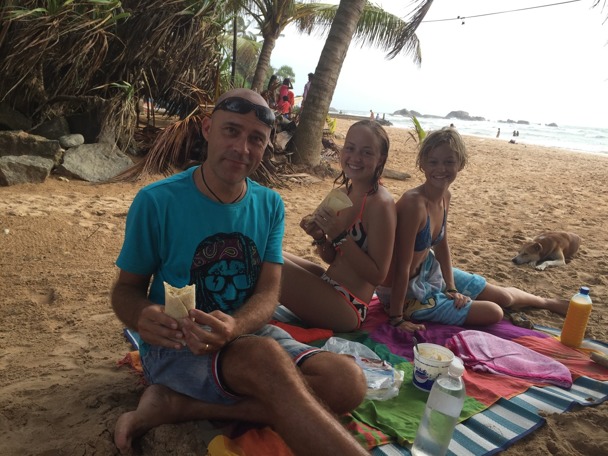 Äter man äggamackor på stranden, ja då blir man lika rak i ryggen som Ubbe;) Äter man äggamackor på stranden, ja då blir man lika rak i ryggen som Ubbe;)