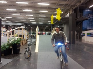 Testcyklare på vår cykelbana på EM-Torget Testcyklare på vår cykelbana på EM-Torget