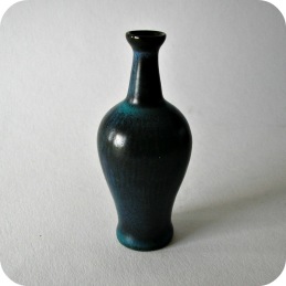 Gunnar Nylund Nymölle miniature vase .................650 SEK