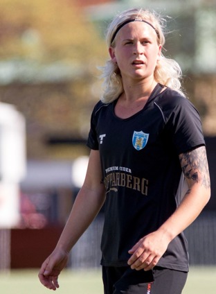 Filippa Curmark gjorde en mycket bra match när KGFC slog tillbaka Hammarby med säkra 3-0 på söndagen. Foto. PER MONTINI Filippa Curmark gjorde en mycket bra match när KGFC slog tillbaka Hammarby med säkra 3-0 på söndagen. Foto. PER MONTINI