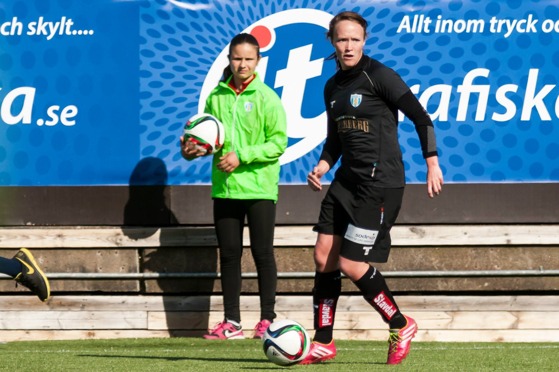Sofia Skog gjorde en mycket bra match på vänsterkanten när hon på måndagen tog klivet ner till F19. FOTO: Per Montini Sofia Skog gjorde en mycket bra match på vänsterkanten när hon på måndagen tog klivet ner till F19. FOTO: Per Montini