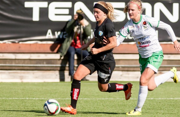 Elin Rubensson springer i från bevakningen under matchen mot Hammarby. Nu får hon chansen att göra likadant i VM. Foto: PER MONTINI Elin Rubensson springer i från bevakningen under matchen mot Hammarby. Nu får hon chansen att göra likadant i VM. Foto: PER MONTINI
