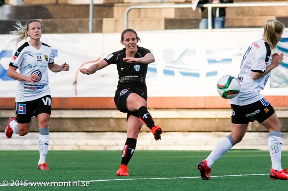 Manon Melis sköt snyggt in 1-0 till KGFC i slutet av den första halvleken. Men i andra halvlek rasade allt... Foto: PER MONTINI Manon Melis sköt snyggt in 1-0 till KGFC i slutet av den första halvleken. Men i andra halvlek rasade allt... Foto: PER MONTINI