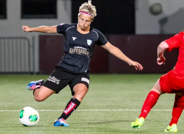 Lisa Ek gjorde sin sista match för KGFC i onsdags, seger med 1-0 borta mot Mallbacken. I går gjorde hon sin sista träning med laget. Foto: PER MONTINI Lisa Ek gjorde sin sista match för KGFC i onsdags, seger med 1-0 borta mot Mallbacken. I går gjorde hon sin sista träning med laget. Foto: PER MONTINI