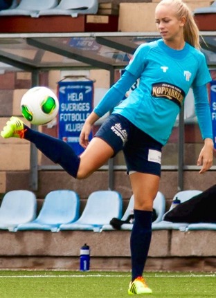 Fanny Lund gjorde allsvensk debut i bortamatchen mot KIF Örebor, agerade lugnt och tryggt och går inte att lasta för målet. Foto: PER MONTINI Fanny Lund gjorde allsvensk debut i bortamatchen mot KIF Örebor, agerade lugnt och tryggt och går inte att lasta för målet. Foto: PER MONTINI