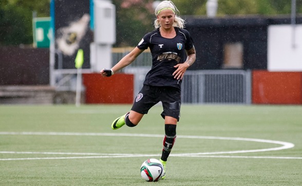 Filippa Curmark gjorde en fin insats på mitten i mötet med Eskilstuna. Men det blev inga poäng med in i omklädningsrummet för KGFC. Foto: PER MONTINI Filippa Curmark gjorde en fin insats på mitten i mötet med Eskilstuna. Men det blev inga poäng med in i omklädningsrummet för KGFC. Foto: PER MONTINI