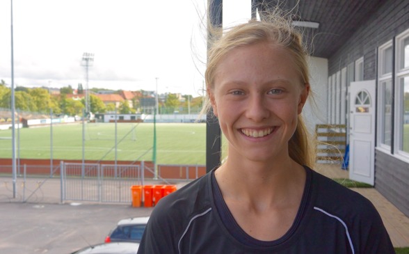 Rebecka Blomqvist var med i det svenska F19-landslaget som vann EM-guld i måndags. Nu väntar Linköping – och ett snabbt återseende med två av kompisarna från landslaget. Foto: TORE LUND Rebecka Blomqvist var med i det svenska F19-landslaget som vann EM-guld i måndags. Nu väntar Linköping – och ett snabbt återseende med två av kompisarna från landslaget. Foto: TORE LUND