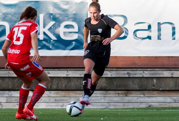 Manon Melis slog till med ett riktigt klassmål när KGFC slog tillbaka Linköping på Valhalla IP. Foto. PER MONTINI Manon Melis slog till med ett riktigt klassmål när KGFC slog tillbaka Linköping på Valhalla IP. Foto. PER MONTINI