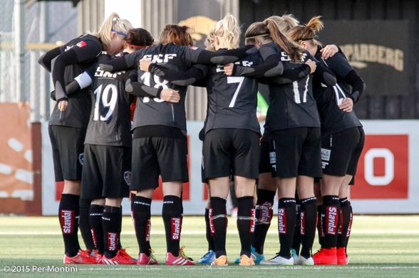 Bortamatchen mot Linköping gick inte KGFC:s väg. Nu gäller det att hålla om, att resa sig tillsammans inför säsongens sista tre matcher. Foto: PER MONTINI Bortamatchen mot Linköping gick inte KGFC:s väg. Nu gäller det att hålla om, att resa sig tillsammans inför säsongens sista tre matcher. Foto: PER MONTINI