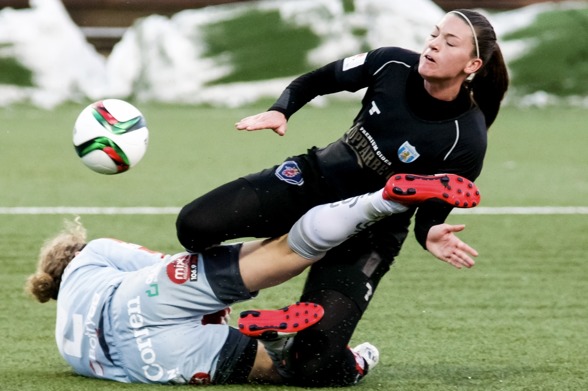 Pauline Hammarlund och resten av KGFC-tjejerna räckte inte riktigt till mot Linköping i cupen. Men laget är tveklöst på rätt väg inför årets allsvenska. Foto. PER MONTINI Pauline Hammarlund och resten av KGFC-tjejerna räckte inte riktigt till mot Linköping i cupen. Men laget är tveklöst på rätt väg inför årets allsvenska. Foto. PER MONTINI