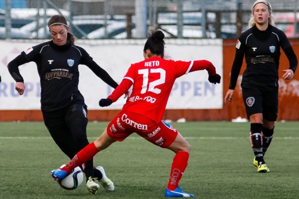 Pauline Hammarlund och Filippa Curmark börjar varva upp inför säsongen 2016. Bara tre veckor kvar nu – och känslan inför näst sista träningsmatchen är god... Foto: PER MONTINI Pauline Hammarlund och Filippa Curmark börjar varva upp inför säsongen 2016. Bara tre veckor kvar nu – och känslan inför näst sista träningsmatchen är god... Foto: PER MONTINI