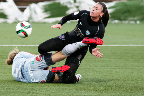 Pauline Hammarlund är en av spelarna från KGFC som dyker upp i Icebugs butik på onsdag. Kom dit och träffa henne och några av de andra spelarna. Foto: PER MONTINI Pauline Hammarlund är en av spelarna från KGFC som dyker upp i Icebugs butik på onsdag. Kom dit och träffa henne och några av de andra spelarna. Foto: PER MONTINI