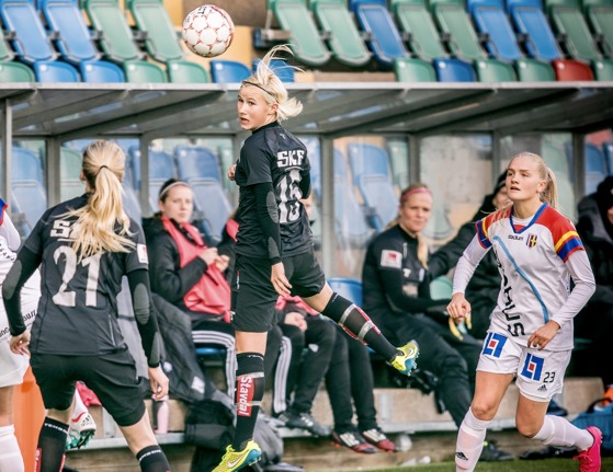 Marika Bergman Lundin var en av tjejerna från a-truppen som deltog i bortamatchen mot Växjö på måndagen. Foto: JESPER PRYTZ Marika Bergman Lundin var en av tjejerna från a-truppen som deltog i bortamatchen mot Växjö på måndagen. Foto: JESPER PRYTZ