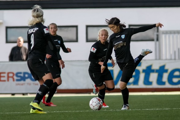 Annahita Zamanian fortsätter at ösa in mål i F19. Här en bild från hennes inhopp i allsvenskan mot Örebro. Alldeles bakom "Hita" syns Nathalie Persson, också hon målskytt den 1 maj. Foto: PER MONTINI Annahita Zamanian fortsätter at ösa in mål i F19. Här en bild från hennes inhopp i allsvenskan mot Örebro. Alldeles bakom "Hita" syns Nathalie Persson, också hon målskytt den 1 maj. Foto: PER MONTINI