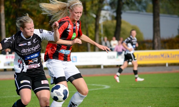 Ebbs Handfast (till höger) har skrivit på för Kopparbergs/Göteborg FC. Klubben hälsar ännu en framtidsspelare välkommen till Valhalla IP. Ebbs Handfast (till höger) har skrivit på för Kopparbergs/Göteborg FC. Klubben hälsar ännu en framtidsspelare välkommen till Valhalla IP.