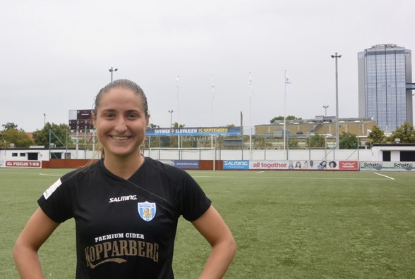 Första målet i KGFC:s a-lag! Grattis Irvina Barjamovic, ny för året i klubben från IK Rössö i Bokuslän. Foto. TORE LUND Första målet i KGFC:s a-lag! Grattis Irvina Barjamovic, ny för året i klubben från IK Rössö i Bokuslän. Foto. TORE LUND