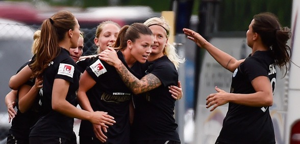 Pauline Hammarlund var tillbaka i KGFC-tröjan efter OS. Och hon visade att målformen är intakt. Foto: TOMMY HOLL Pauline Hammarlund var tillbaka i KGFC-tröjan efter OS. Och hon visade att målformen är intakt. Foto: TOMMY HOLL