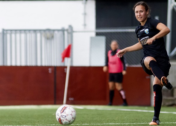 Catrine Johansson är tillbaka fullt ut efter sin fotskada, redo att starta matchen mot Djurgården om Stefan Rehn väljet att ta ut henne i elvan som inleder. Foto: PER MONTINI Catrine Johansson är tillbaka fullt ut efter sin fotskada, redo att starta matchen mot Djurgården om Stefan Rehn väljet att ta ut henne i elvan som inleder. Foto: PER MONTINI