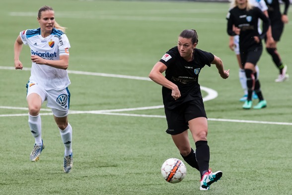 Pauline Hammarlund gjorde KGFC:s mål mot Djurgården och hade ett gyllene läge att kvittera i slutminuten. Foto. PER MONTINI Pauline Hammarlund gjorde KGFC:s mål mot Djurgården och hade ett gyllene läge att kvittera i slutminuten. Foto. PER MONTINI