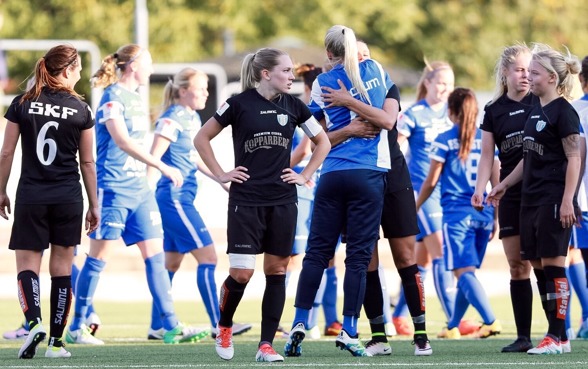 Det var hängiga huvuden och deppigt efter förlusten mot Eskilstuna. "De var bättre än oss i dag", menar lagkepten Elin Rubensson. Foto. JESPER PRYTZ Det var hängiga huvuden och deppigt efter förlusten mot Eskilstuna. "De var bättre än oss i dag", menar lagkepten Elin Rubensson. Foto. JESPER PRYTZ