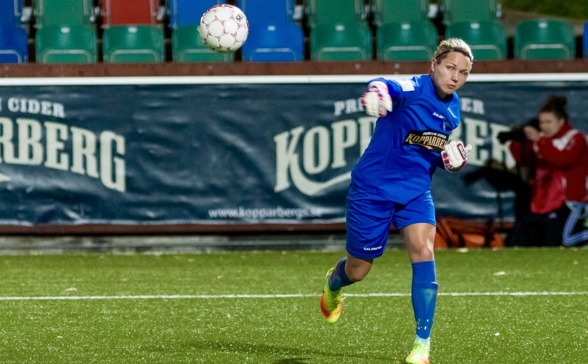 Jennifer Falk stannar i KGFC. I dagarna har den nyblivna landslagsmålvakten skrivit på ett kontrakt som sträcker sig över 2 + 1 år. Härliga nyheter! Foto: PER MONTINI Jennifer Falk stannar i KGFC. I dagarna har den nyblivna landslagsmålvakten skrivit på ett kontrakt som sträcker sig över 2 + 1 år. Härliga nyheter! Foto: PER MONTINI