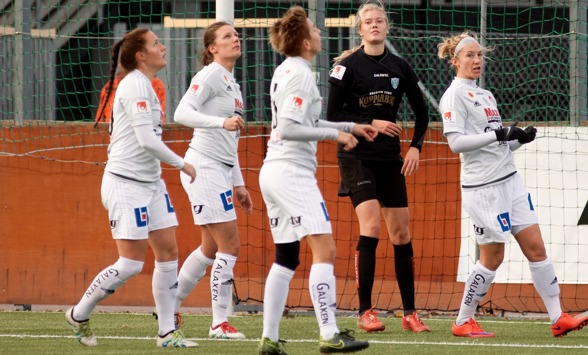 Sjukdomar och skador har drabbat KGFC:s trupp i veckan. Då blev det allsvensk debut för Ebba Handfast i en ovan position som högerback. En roll som 19-åringen klarade galant. Foto: PER MONTINI Sjukdomar och skador har drabbat KGFC:s trupp i veckan. Då blev det allsvensk debut för Ebba Handfast i en ovan position som högerback. En roll som 19-åringen klarade galant. Foto: PER MONTINI