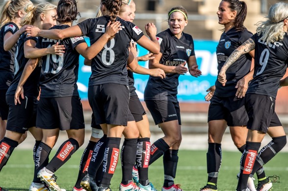 I väntan på nästa säsong kan vi alla njuta av den här fina bilden, som togs under sista matchen 2016 mot Piteå. Foto: JESPER PRYTZ I väntan på nästa säsong kan vi alla njuta av den här fina bilden, som togs under sista matchen 2016 mot Piteå. Foto: JESPER PRYTZ
