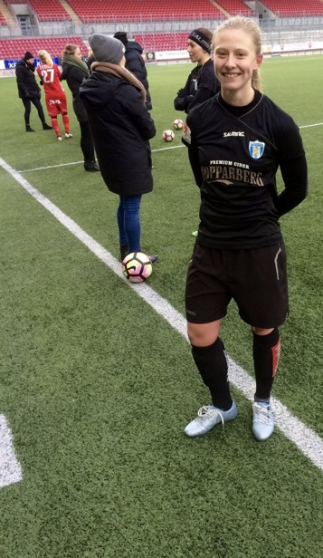 Rebecka Blomqvist glänste i bortamatchen mot Örebro. Tre mål från tjejen som nu permanent flyttats upp i anfallet. Foto: LASSE SVENSSON Rebecka Blomqvist glänste i bortamatchen mot Örebro. Tre mål från tjejen som nu permanent flyttats upp i anfallet. Foto: LASSE SVENSSON