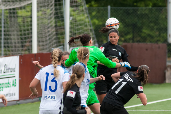 KGFC med backklippan Beata Kollmats i laget möter IF Böljan, lördag 25/2, 12.00. Ni vill inte missa det! Foto: PER MONTINI KGFC med backklippan Beata Kollmats i laget möter IF Böljan, lördag 25/2, 12.00. Ni vill inte missa det! Foto: PER MONTINI