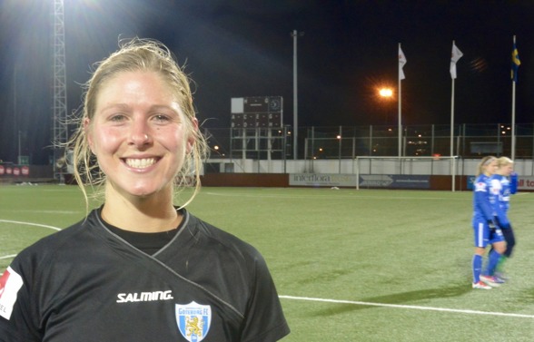 Första matchen i KGFC-tröjan med nummer 6 för Sarah Teegarden. Och det blev en mycket lovande debut! Foto: TORE LUND Första matchen i KGFC-tröjan med nummer 6 för Sarah Teegarden. Och det blev en mycket lovande debut! Foto: TORE LUND
