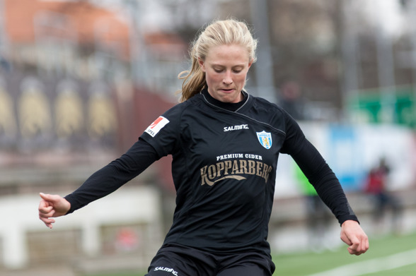 Rebecka Blomqvist hade bara varit påplanen i någon minut när hon gav KGFC hopp med sitt reduceringsmål. Foto: PER MONTINI Rebecka Blomqvist hade bara varit påplanen i någon minut när hon gav KGFC hopp med sitt reduceringsmål. Foto: PER MONTINI
