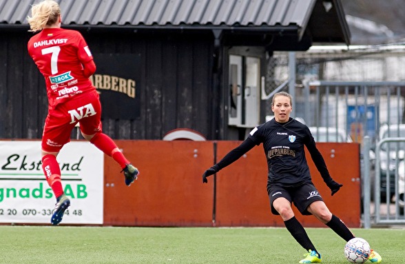 Elin Landström har varit en av KGFC:s bästa spelare den här säsongen, liksom i fjol. Nu hoppas hon att laget lyfter mot en fin höst i allsvenskan. Foto: PER MONTINI Elin Landström har varit en av KGFC:s bästa spelare den här säsongen, liksom i fjol. Nu hoppas hon att laget lyfter mot en fin höst i allsvenskan. Foto: PER MONTINI