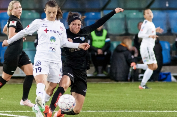Catrine Johansson har prickat in formtoppen när det som bäst behövs, precis som hela KGFC:s spelartrupp. Foto. PER MONTINI Catrine Johansson har prickat in formtoppen när det som bäst behövs, precis som hela KGFC:s spelartrupp. Foto. PER MONTINI