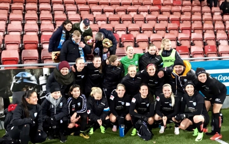 Efter matchen i Örebro hyllades laget av fansen i KGFC Support. Samtidigt passade spelarna på att tacka för ett fantastiskt stöd under 2017. Efter matchen i Örebro hyllades laget av fansen i KGFC Support. Samtidigt passade spelarna på att tacka för ett fantastiskt stöd under 2017.