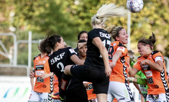 I en tuff och jämn match på söndagen kunde Kristianstad till slut vinna med 1-0. Bilden från förra årets hemmamatch mot KDFF. Foto: PER MONTINI I en tuff och jämn match på söndagen kunde Kristianstad till slut vinna med 1-0. Bilden från förra årets hemmamatch mot KDFF. Foto: PER MONTINI