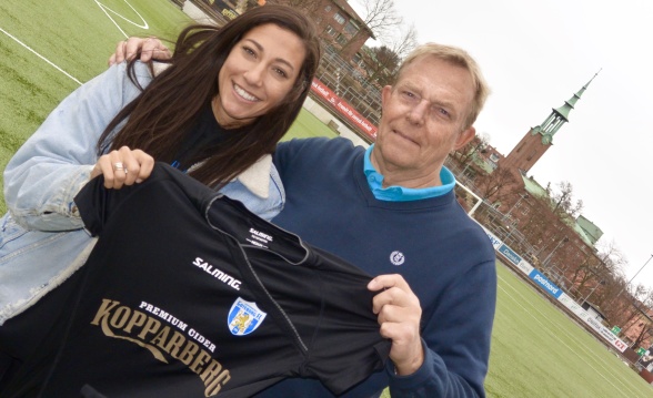 KGFC:s sportchef Lasse Svensson hälsade Christen Press välkommen tillbaka till Sverige, Göteborg och Valhalla IP. Foto: TORE LUND KGFC:s sportchef Lasse Svensson hälsade Christen Press välkommen tillbaka till Sverige, Göteborg och Valhalla IP. Foto: TORE LUND