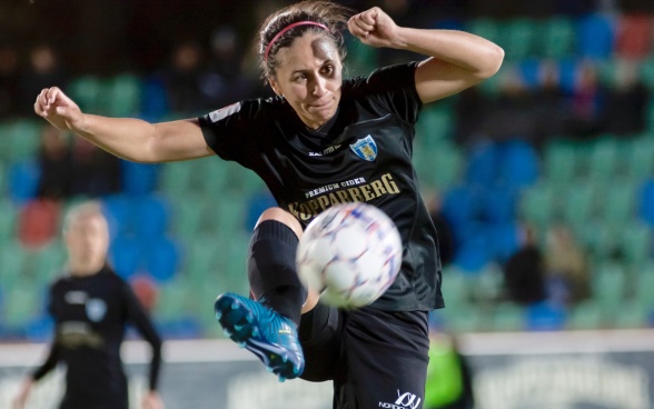 Taylor Leach bildar ett kraftfullt och svårforcerat mittlås i KGFC tillsammans med Beata Kollmats. Foto: PER MONTINI Taylor Leach bildar ett kraftfullt och svårforcerat mittlås i KGFC tillsammans med Beata Kollmats. Foto: PER MONTINI