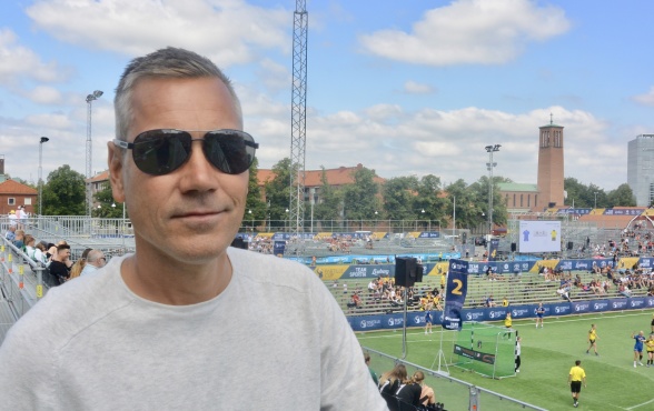 På plats under Partille Cup i veckan, KGFC-tränaren Marcus Lantz, som följer sina barn som deltar i turneringen. Foto: TORE LUND På plats under Partille Cup i veckan, KGFC-tränaren Marcus Lantz, som följer sina barn som deltar i turneringen. Foto: TORE LUND
