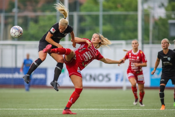 Adelina Engman blev målskytt i sin sista match i KGFC för den här gången. Nu går flyttlasset vidare till Chelsea i England. Foto: PER MONTINI Adelina Engman blev målskytt i sin sista match i KGFC för den här gången. Nu går flyttlasset vidare till Chelsea i England. Foto: PER MONTINI