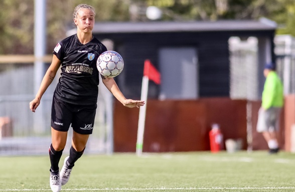 Julia Zigiotti gjorde första målet i KGFC-tröjan och dessutom en assist. Men det blev ändå förlust mot Piteå. Foto:PER MONTINI Julia Zigiotti gjorde första målet i KGFC-tröjan och dessutom en assist. Men det blev ändå förlust mot Piteå. Foto:PER MONTINI