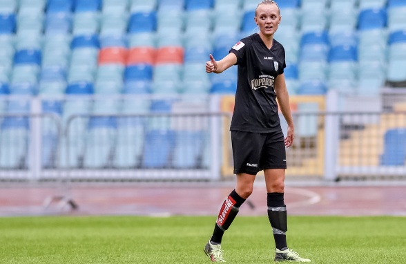 Debut i KGFC, drömdebut. Emma Pennsäter ersatte bergsäkert Taylor Leach i mittförsvaret. Foto: PER MONTINI Debut i KGFC, drömdebut. Emma Pennsäter ersatte bergsäkert Taylor Leach i mittförsvaret. Foto: PER MONTINI