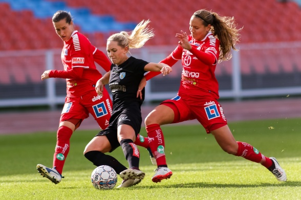 Elin Rubensson avgjorde mer eller mindre matchen på egen hand i den första halvleken med sina två mål. Efter dem kunde mästarna LFC inte resa sig. Foto: PER MONTINI Elin Rubensson avgjorde mer eller mindre matchen på egen hand i den första halvleken med sina två mål. Efter dem kunde mästarna LFC inte resa sig. Foto: PER MONTINI