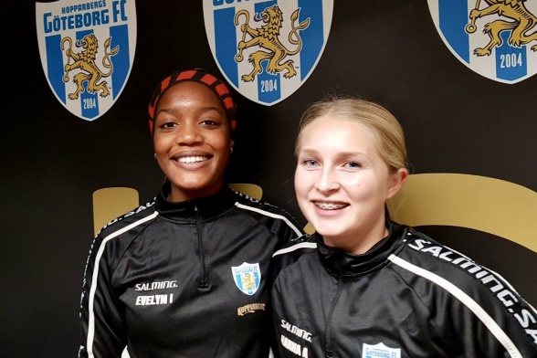 Evelyn Ijeh och Hanna Andersson, ett par av talangerna från KGFC:s F19-lag som pockar på uppmärksamhet. Evelyn Ijeh och Hanna Andersson, ett par av talangerna från KGFC:s F19-lag som pockar på uppmärksamhet.