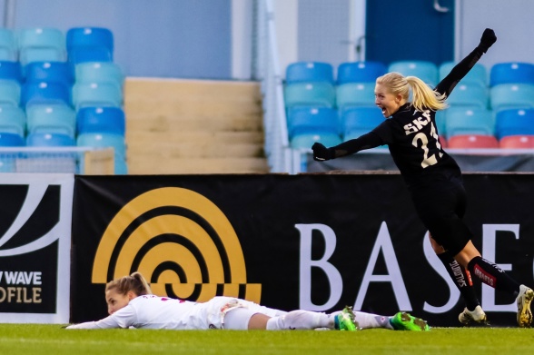 I somras hittade Rebecka Blomqvist nätet tre gånger när KGFC mötte Lilleström. I dag en gång. Och visst blev det seger på torsdagen mot kvartsfinalisten i Campions League! Foto: PER MONTINI I somras hittade Rebecka Blomqvist nätet tre gånger när KGFC mötte Lilleström. I dag en gång. Och visst blev det seger på torsdagen mot kvartsfinalisten i Campions League! Foto: PER MONTINI