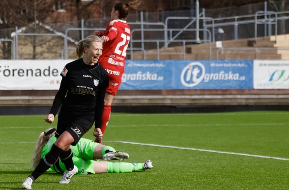 Rebecka Blomqvist stod för två av söndagens mål när KGFC slog ut Linköping ur Svenska Cupen. Foto: PER MONTINI Rebecka Blomqvist stod för två av söndagens mål när KGFC slog ut Linköping ur Svenska Cupen. Foto: PER MONTINI