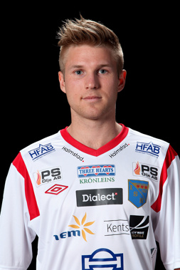 Gubben i lådan, Per Gulda räddade inte bara ett givet baklängesmål, han var också den som gjorde det så viktiga målet till 1-0. Gubben i lådan, Per Gulda räddade inte bara ett givet baklängesmål, han var också den som gjorde det så viktiga målet till 1-0.